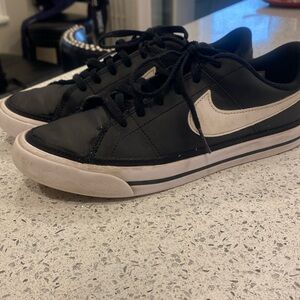 Nike Court Legacy. Good condition slightly used.